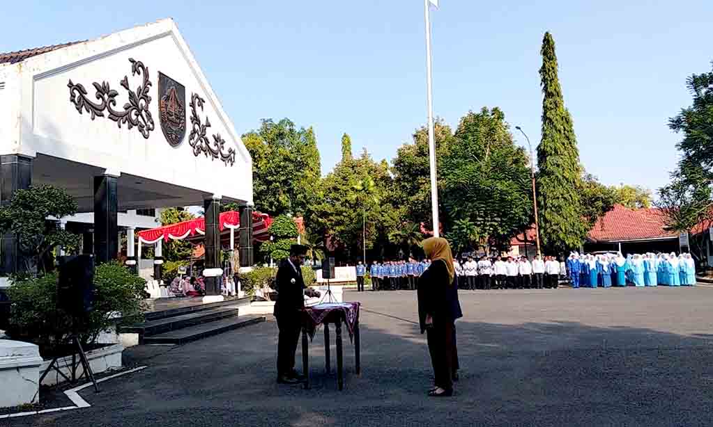 Pemkab pemalang memperingati hari pendidikan nasional dengan tema meningkatkan komitmen untuk pendidikan bermutu