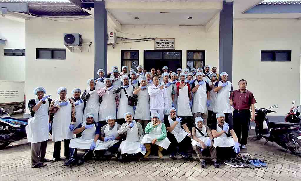 Pemkab tuban gelar pelatihan juru sembelih hewan kurban untuk jamin kehalalan dan kesehatan daging