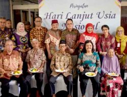 Peringati hlun 2025, gubernur jatim kunjungi panti werdha usia anugerah di surabaya 2
