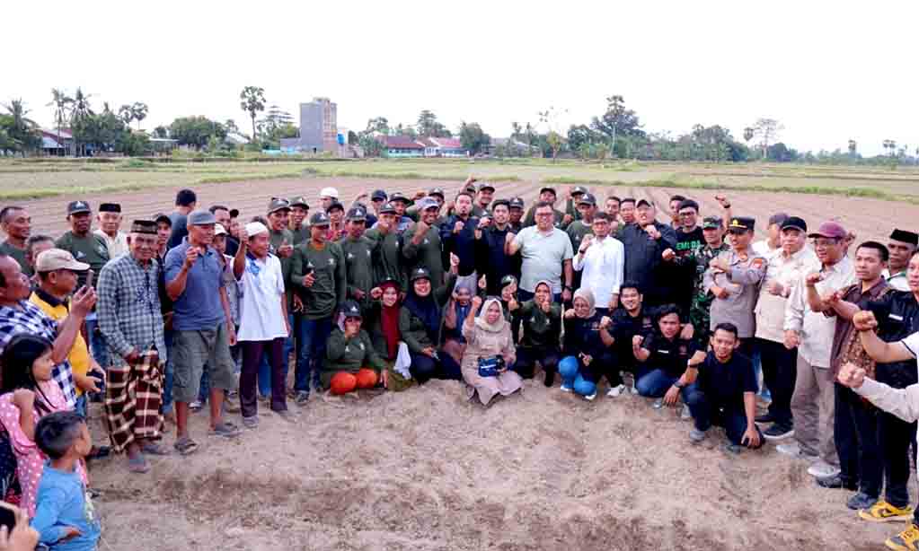Perkuat ketahanan pangan, bupati takalar bekerjasama edufarmers internasional dan pemuda tani indonesia lakukan penanaman perdana jagung