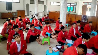 Polres ngawi gelar coaching clinic road safety di ponpes baitul hikmah almanshurin