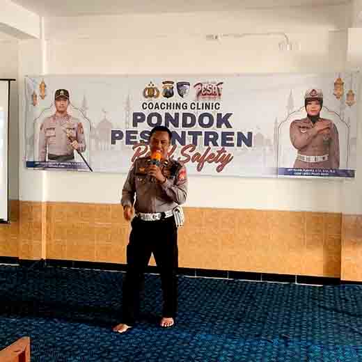 Polres ngawi gelar coaching clinic road safety di ponpes baitul hikmah almanshurin 2