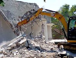 Polsek Laren Bersama TNI Kawal Eksekusi Putusan Pengadilan di Desa Centini dengan Aman dan Tertib