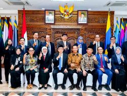 Prof. Madyan Pimpin Unair 2025-2030, Gubernur Khofifah Dorong Target 200 Besar Dunia