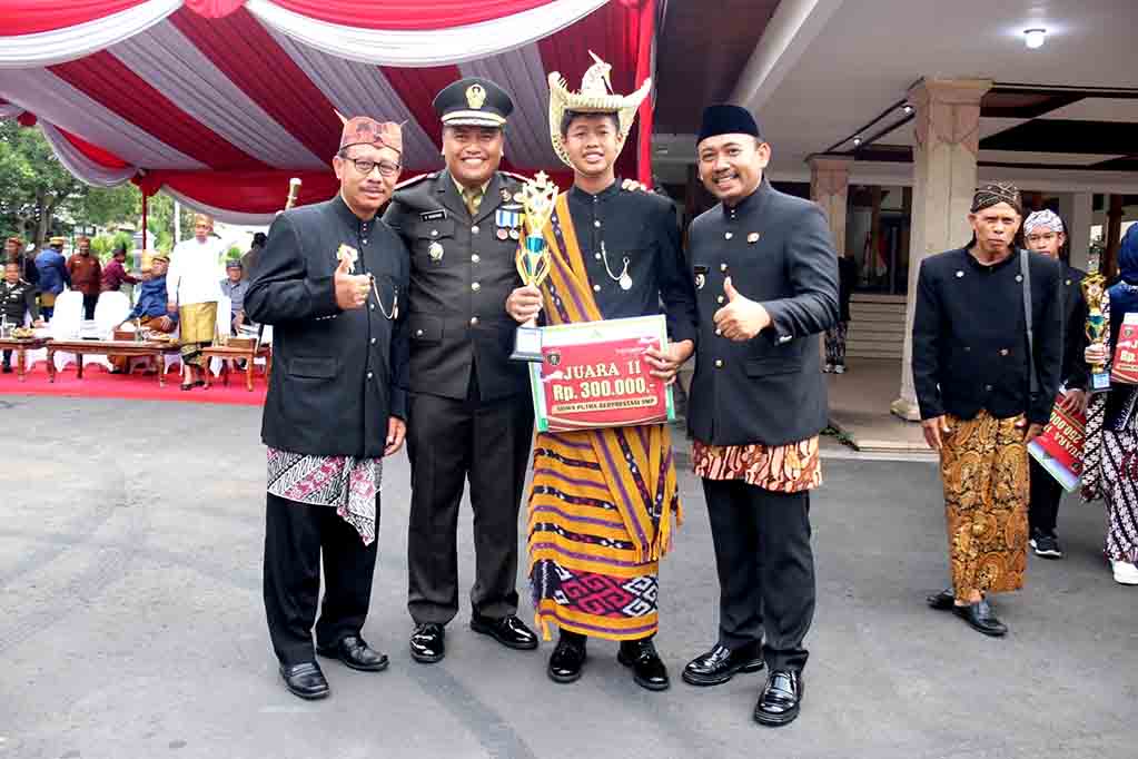 Putra anggota kodim 0805 ngawi raih juara 2 siswa berprestasi tingkat smp se kabupaten ngawi