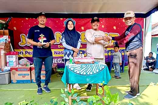 Sdn keyongan adakan jalan sehat dalam rangka hari pendidikan nasional dan dies natalis ke 69