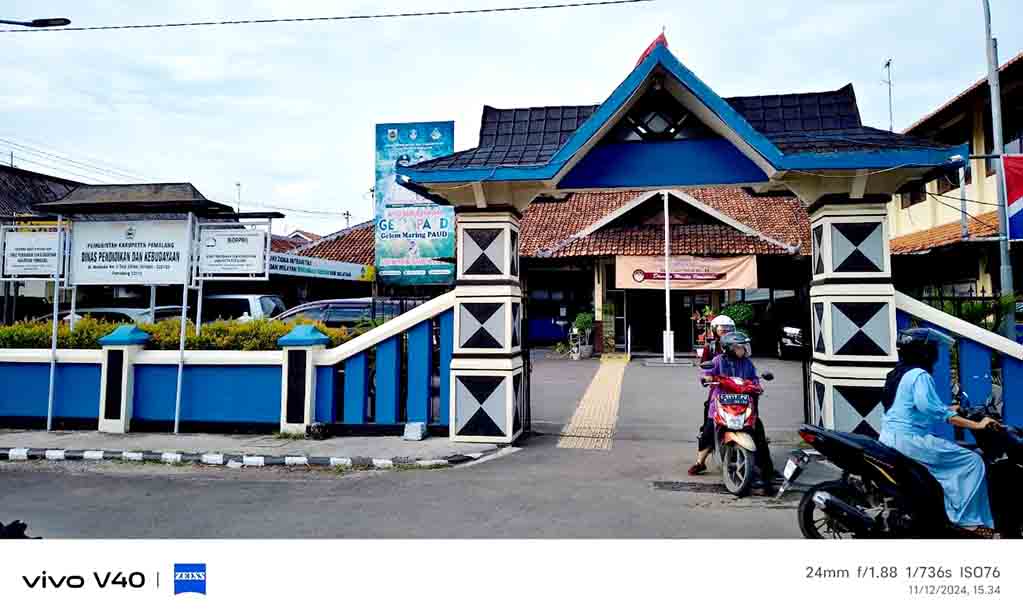Tepati janji kampanye bupati pemalang akan berikan seragam dan lks gratis