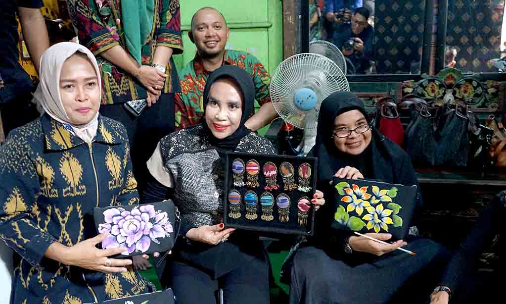 Wakil bupati sidoarjo apresiasi ekonomi kreatif umkm lokal di nine art gallery