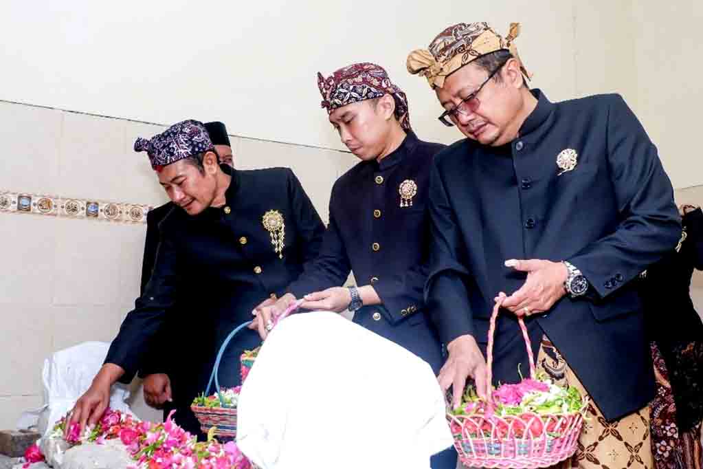 Ziarah makam leluhur jelang puncak hjl ke 456