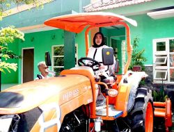 Berkunjung ke Porong, Wabup Mimik Idayana Pastikan Bantuan Alsintan Tepat Sasaran