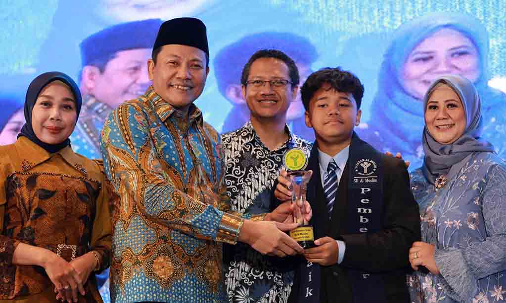 Bupati sidoarjo pendidikan bukan hanya nilai 2