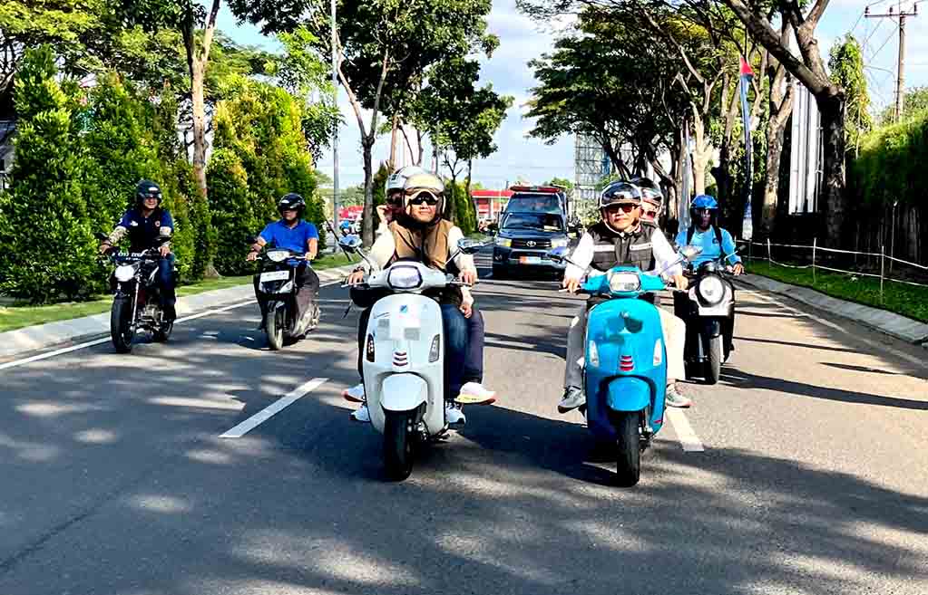 Bupati subandi turut berpartisipasi dalam scooter riding di lanudal juanda