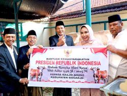 Momen Bersejarah, Bupati Sidoarjo Serahkan Hewan Kurban dalam Perayaan Idul Adha 1446 H