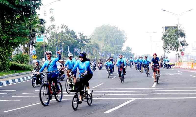 Fun bike on car free day 4