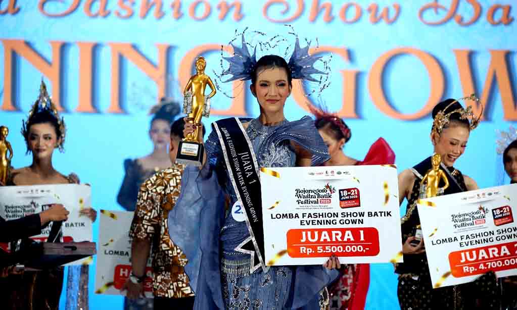 Gaun bahari tuban menyihir panggung bojonegoro, bawa pulang juara fashion show 2025