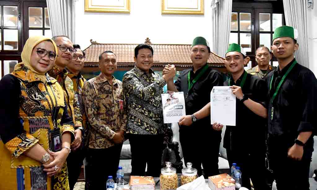 Hmi cabang sidoarjo peduli pembangunan sidoarjo, bupati sambut dengan baik