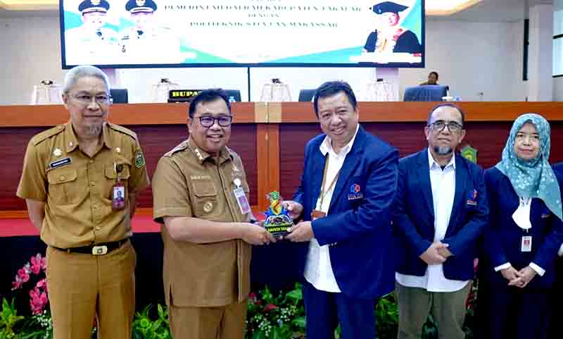 Hadiri pelepasan pengabdian masyarakat politeknik stia lan makassar