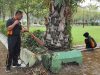 Polres Ngawi Kerja Bakti di Taman Makam Pahlawan Sambut Hari Bhayangkara ke-79