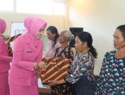 Polres Magetan Sambut Hari Bhayangkara ke -79 Berbagi Sembako di Wihara Vimalakirti Genilangit Poncol