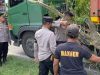 Polres Ngawi Sigap Evakuasi Pohon Tumbang di Jalan Sukarno Hatta