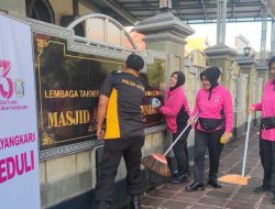 Polri Untuk Masyarakat : Polres Pamekasan Gelar Bakti Religi dan Bansos di Hari Bhayangkara Ke-79