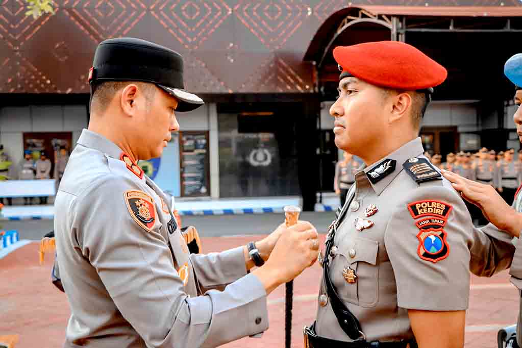 Kapolres ngawi pimpin upacara sertijab kasat reskrim dan kapolsek