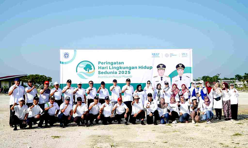 Lamongan serentak bersihkan sampah di hari lingkungan hidup sedunia 2025 2