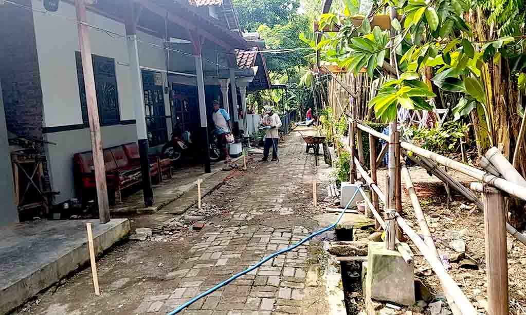 Pembangunan rabat beton di desa pendowo diduga tak sesuai spesifikasi 5