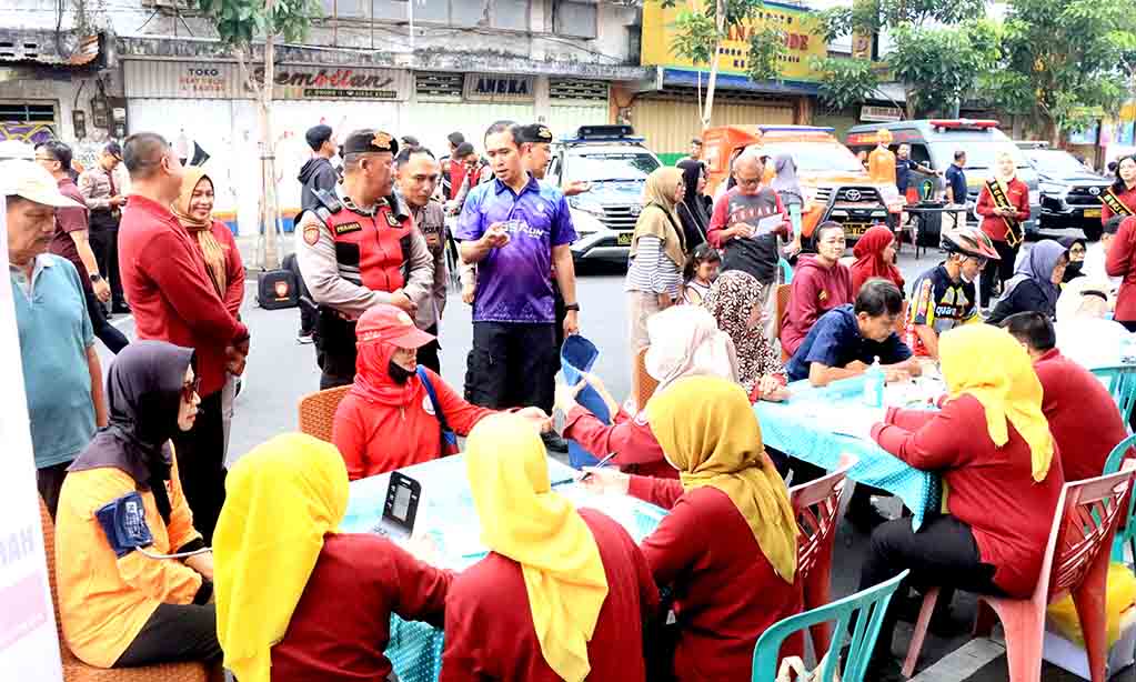 Peringati hari bhayangkara ke 79, polres kediri kota beri layanan pengobatan gratis di cfd