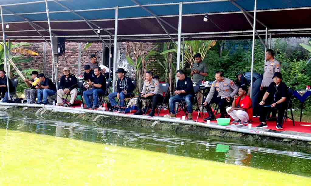 Perkuat silaturahmi jelang suroan, polres bojonegoro gelar gathering lomba mancing bersama pesilat