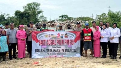 Polres Lamongan Peduli Pemulung, Bagikan Bantuan Sosial di TPA Tambakrigadung
