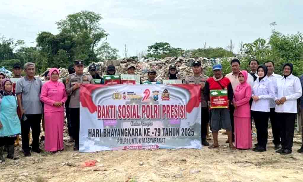 Polres lamongan peduli pemulung, bagikan bantuan sosial di tpa tambakrigadung
