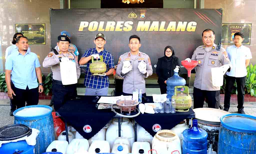 Polres malang berhasil bongkar produksi arak ilegal di bantur
