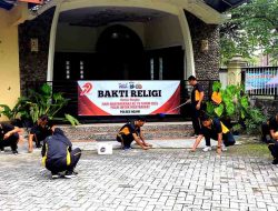 Polres Ngawi Gelar Bakti Religi di Hari Bhayangkara ke -79, Bersih – bersih di Sejumlah Tempat Ibadah