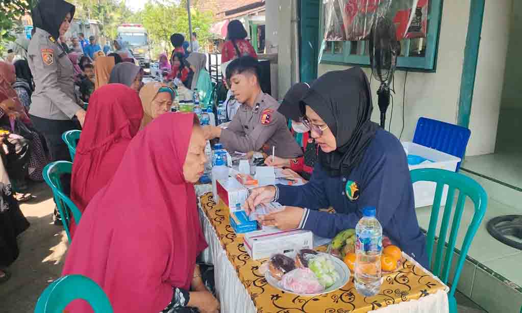 Polresta sidoarjo berbagi 100 paket sembako