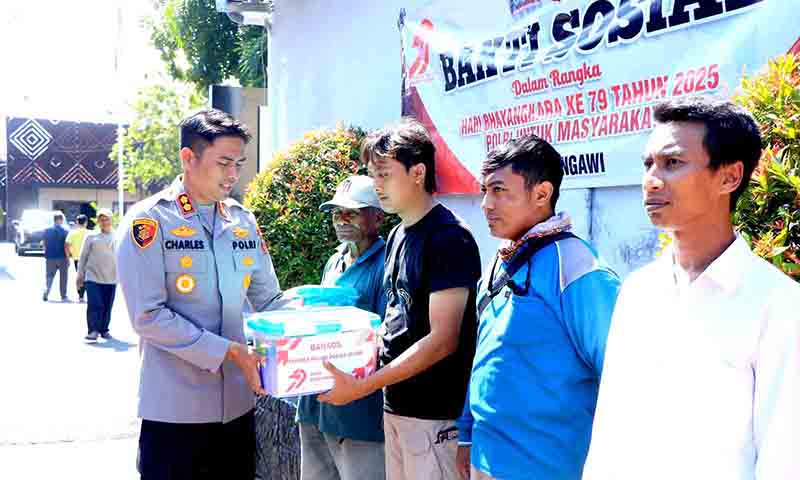 Polri untuk masyarakat, polres ngawi bagikan 1000 baksos 2