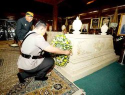 Rangkaian Hari Bhayangkara ke-79, Kapolri Ziarah ke Makam Presiden RI ke-2 Soeharto