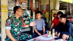 Sambil ngopi bareng, babinsa posramil gerih komsos ajak tokoh masyarakat jaga lingkungan