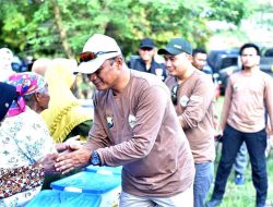 Sambut Hari Bhayangkara ke-79, Kapolda Jatim Safari Kamtibmas Salurkan Bansos untuk Warga Pesisir Situbondo