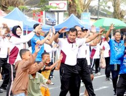 Semarak Hari Bhayangkara, Polres Kediri Gelar Olahraga Bersama dan Pelayanan Publik di CFD Pare