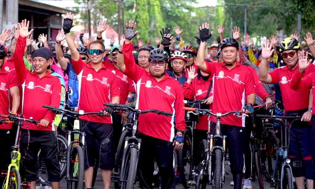 Sinergi polri pemkab takalar, bupati takalar lepas fun bike hari bhayangkara ke 79 kab. takalar mdn