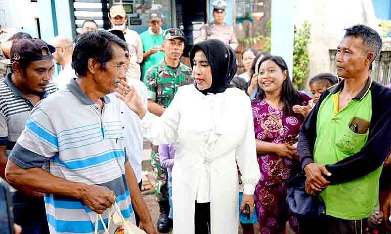 Wabup hj. mimik idayana blusukan ke balongbendo, janjikan renovasi segera untuk dua rumah nyaris roboh 2