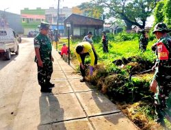 Aksi Nyata TNI, Koramil 1426-03/Galut Bersama Warga Gelar Kerja Bakti Bersihkan Lingkungan