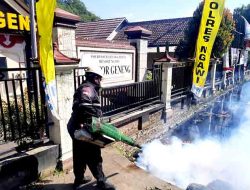 Antisipasi Demam Berdarah, Polres Ngawi Gelar Fogging Di Polsek Jajaran