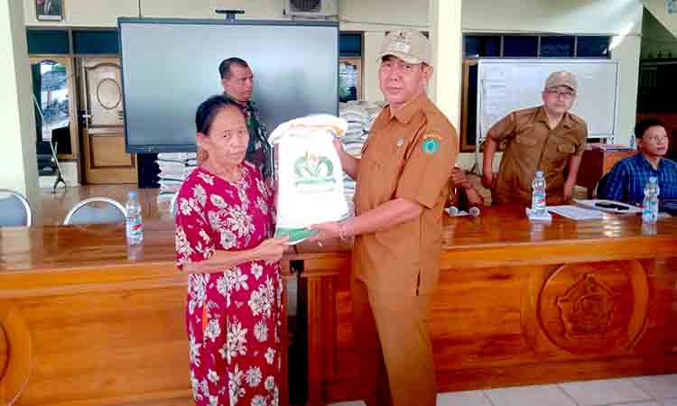 Bansos beras untuk warga kurang mampu