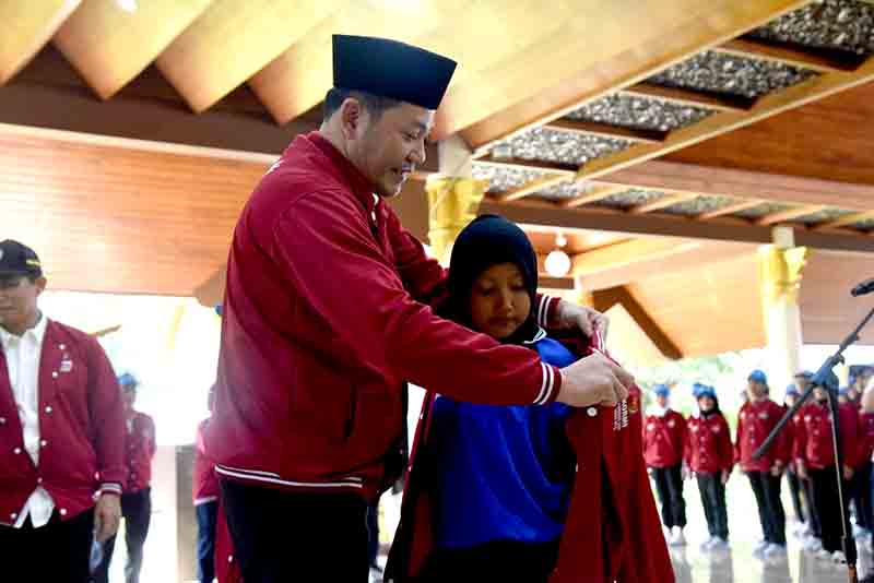 Bupati subandi berangkatkan kontingen kormi sidoarjo 2