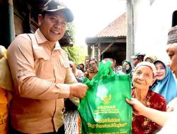 Bupati Subandi Tinjau dan Bantu Rehab Rumah Dua Warga Kurang Mampu di Tarik