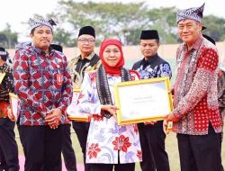 Bupati Tuban Dianugerahi Penghargaan Tokoh Pembina Koperasi Jawa Timur 2025