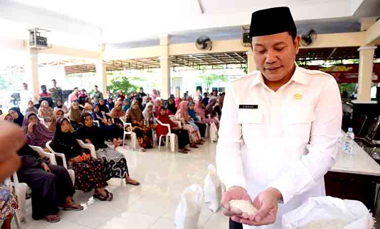 Bupati dan wabup kompak monitor penyaluran bantuan pangan di sidoarjo