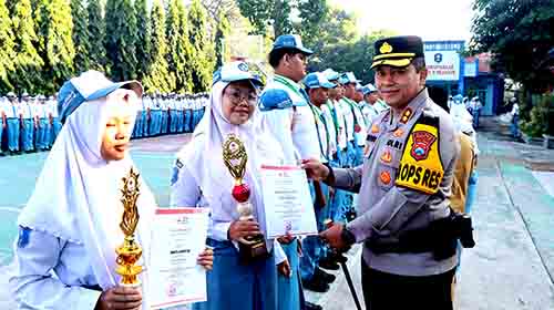 Dekat dan bersahabat